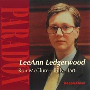Cover van Ledgerwood, Leeann – Paradox