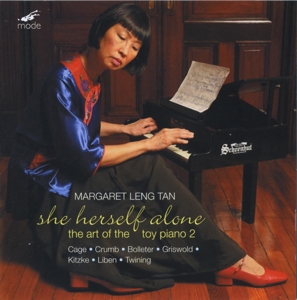 Cover van Leng Tan, Margaret – She Herself Alone: the Art of the Toy Piano 2