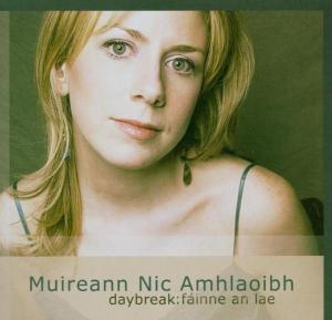 Cover van Amhlaoibh, Muireann Nic – Daybreak: Fainne an Lae