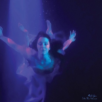 Cover van Wynne, Maiah – Into the Waves