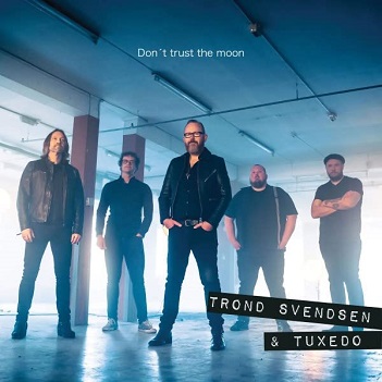 Cover van Svendsen, Trond -& Tuxedo- – Dont Trust the Moon