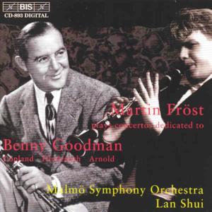 Plays Clarinet Concertos